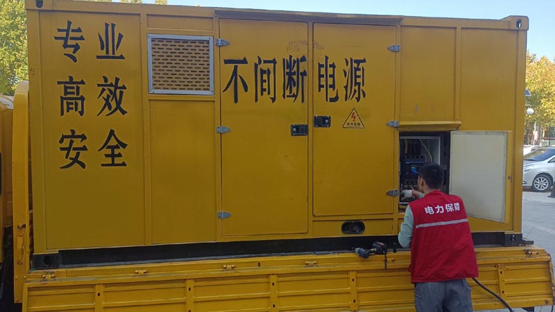 内乡柴油发电机组和UPS电源配合使用时，如何避免切换过程中的电力中断？